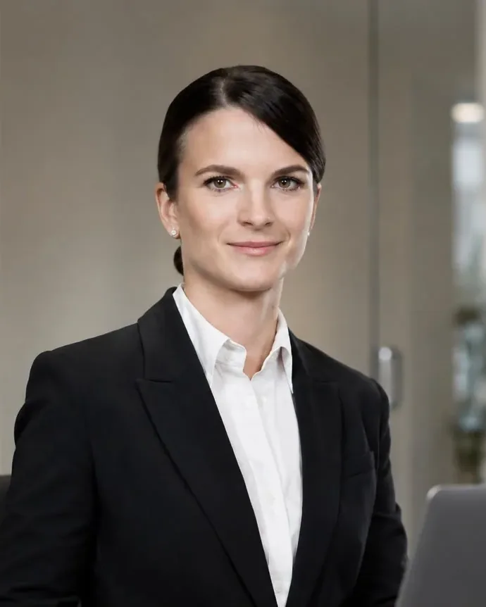 Porträt von Laura Fontana, Rechtsanwältin und Urkundsperson, Beirätin der ARTIAS Group